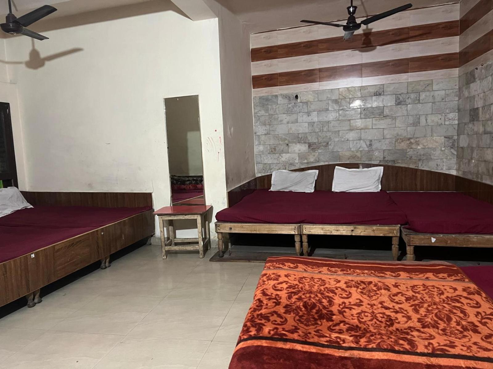 אמריצר Hotel Skylark מראה חיצוני תמונה